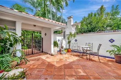 221 SE Coconut Avenue, Stuart, FL 34996 - Photo 1