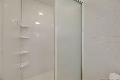 5225 NE 5th Avenue, Oakland Park, FL 33334 - Photo 7