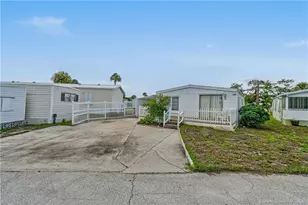 144 SE Tudor Ct, Stuart, FL 34994 - Photo 5