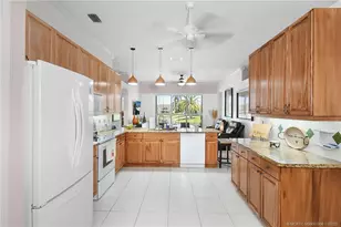 566 NW Lambrusco Dr, Port Saint Lucie, FL 34986 - Photo 15