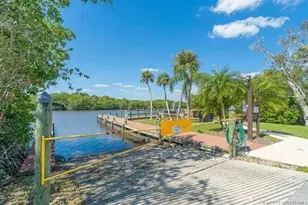 421 SW South River Dr, Stuart, FL 34997 - Photo 23