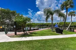 421 SW South River Dr, Stuart, FL 34997 - Photo 21