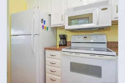 98 Spring Lake Drive #205, Vero Beach, FL 32962 - Photo 11