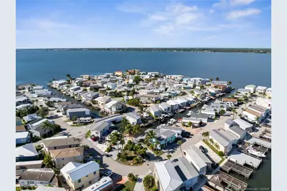 1084 Nettles Boulevard, Jensen Beach, FL 34957 - Photo 5