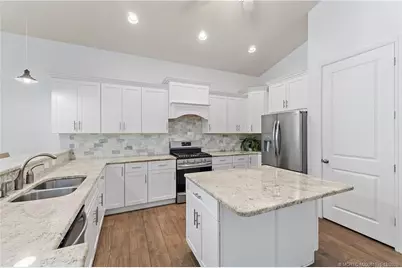 942 SW 27th Street, Palm City, FL 34990 - Photo 3