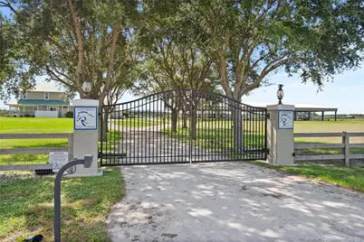 13700 SW Groveside Drive, Stuart, FL 34956 - Photo 31