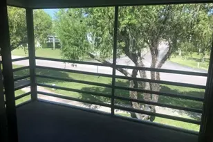 1290 SE Parkview Pl, Stuart, FL 34994 - Photo 9