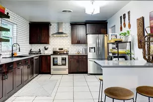 905 SE Flamingo Ave, Stuart, FL 34996 - Photo 3