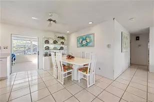 477 SE Seabreeze Ln, Port Saint Lucie, FL 34983 - Photo 15