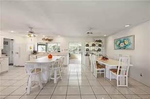 477 SE Seabreeze Ln, Port Saint Lucie, FL 34983 - Photo 17