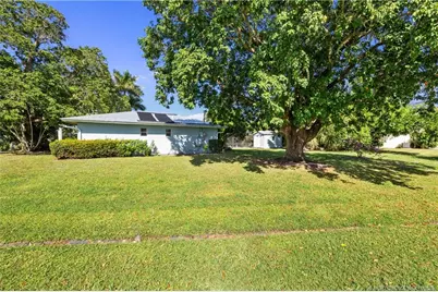 477 SE Seabreeze Lane, Port Saint Lucie, FL 34983 - Photo 9