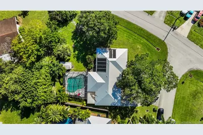 477 SE Seabreeze Lane, Port Saint Lucie, FL 34983 - Photo 7