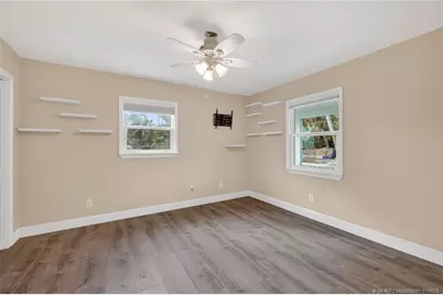 607 SE Cortez Avenue, Stuart, FL 34994 - Photo 9