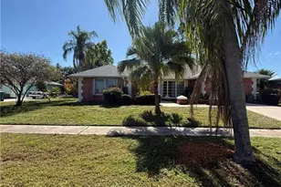 154 SE Selva Ct, Port Saint Lucie, FL 34983 - Photo 1