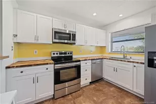 1210 SE Parkview Pl, Stuart, FL 34994 - Photo 5