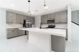 668 NE Waters Edge Ln, Port Saint Lucie, FL 34983 - Photo 3