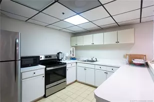 221 NE Plantation Rd, Stuart, FL 34996 - Photo 17