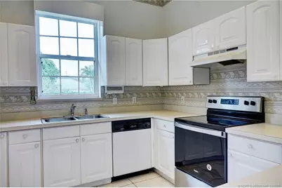 724 SE Michaels Court, Stuart, FL 34996 - Photo 5