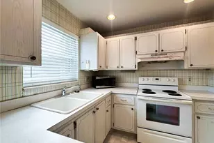 2600 SE Ocean Blvd, Stuart, FL 34996 - Photo 9