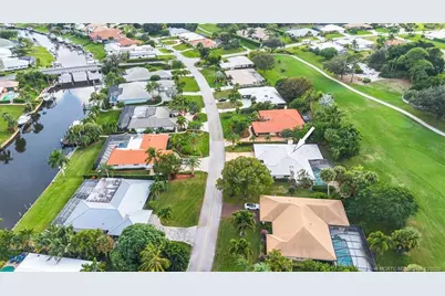 3181 SE Fairway W, Stuart, FL 34997 - Photo 5