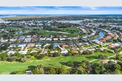 3181 SE Fairway W, Stuart, FL 34997 - Photo 7