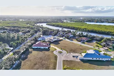 133 SE Via Lago Cervaro, Port Saint Lucie, FL 34952 - Photo 9