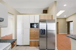 2905 SE Glasgow Dr, Stuart, FL 34997 - Photo 17