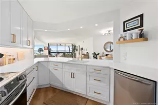 625 NW North River Dr, Stuart, FL 34994 - Photo 9