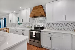 2916 SE Paramount Pl, Stuart, FL 34997 - Photo 9