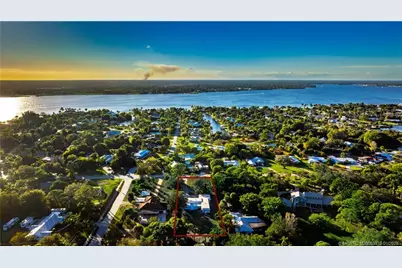 1103 NW Pine Lake Drive, Stuart, FL 34994 - Photo 9