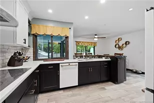 10380 SE Jupiter Narrows Dr, Hobe Sound, FL 33455 - Photo 9
