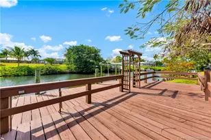 649 SE Calmoso Dr, Port Saint Lucie, FL 34983 - Photo 25