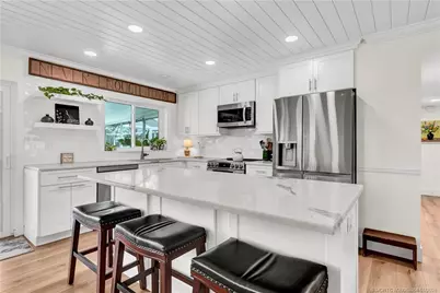 649 SE Calmoso Drive, Port Saint Lucie, FL 34983 - Photo 9