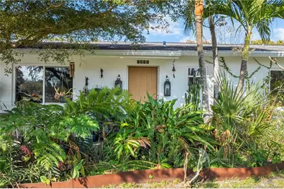 1092 SE Madison Avenue, Stuart, FL 34996 - Photo 1