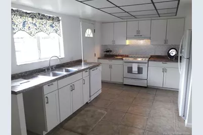 350 NE Granduer Avenue, Port Saint Lucie, FL 34983 - Photo 3