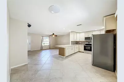 274 NE Glentry Avenue, Port Saint Lucie, FL 34983 - Photo 5