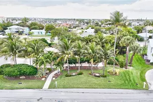 1642 Thumb Point Dr, Fort Pierce, FL 34949 - Photo 43