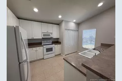 8998 SW Bonneville Drive, Stuart, FL 34997 - Photo 5