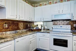 1290 SE Parkview Pl, Stuart, FL 34994 - Photo 13