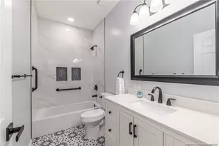 5012 SE Mariner Garden Cir, Stuart, FL 34997 - Photo 13