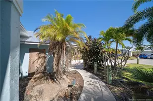 2526 SE Lily St, Port Saint Lucie, FL 34952 - Photo 11