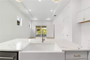 435 SE Via Sangro, Port Saint Lucie, FL 34952 - Photo 5