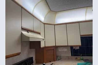 80 SW Blackburn Terrace #3, Stuart, FL 34997 - Photo 3