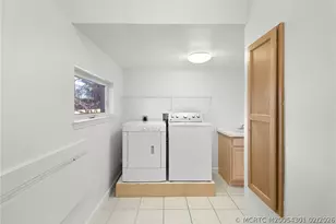 2228 NE Center Cir, Jensen Beach, FL 34957 - Photo 25
