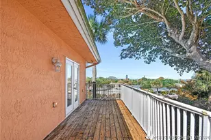 2228 NE Center Cir, Jensen Beach, FL 34957 - Photo 39