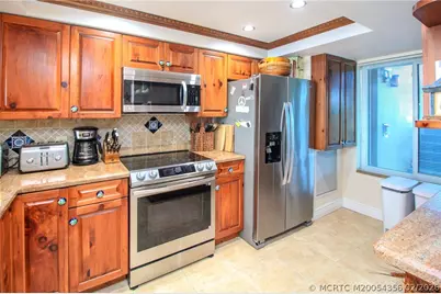 4680 NE Sandpebble Trace #305, Stuart, FL 34996 - Photo 9