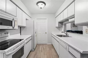 3907 NW Cinnamon Tree Cir, Jensen Beach, FL 34957 - Photo 7