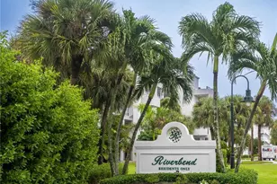 184 NE Edgewater Dr, Stuart, FL 34996 - Photo 1