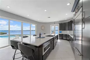 2318 NW Bay Colony Ct, Stuart, FL 34994 - Photo 23