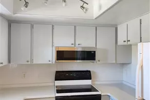 2950 SE Ocean Blvd, Stuart, FL 34996 - Photo 11